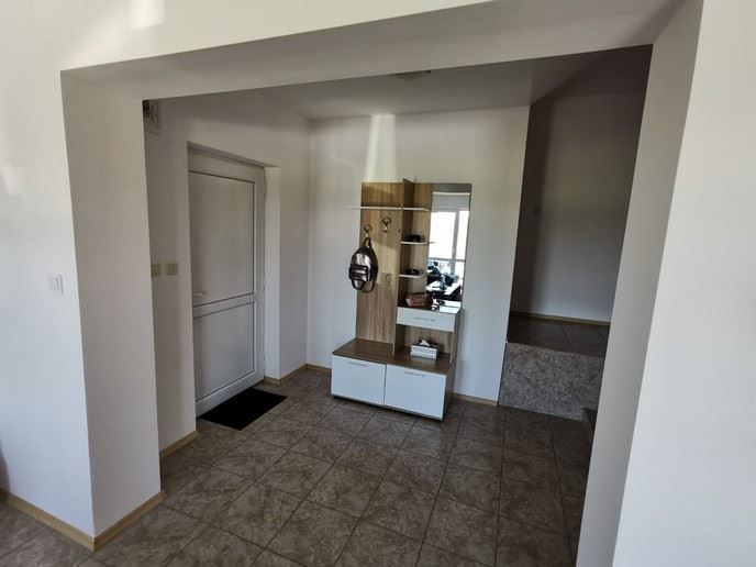 Просторна едноетажна къща с панорамни гледки в екокомплекс на Стара планина