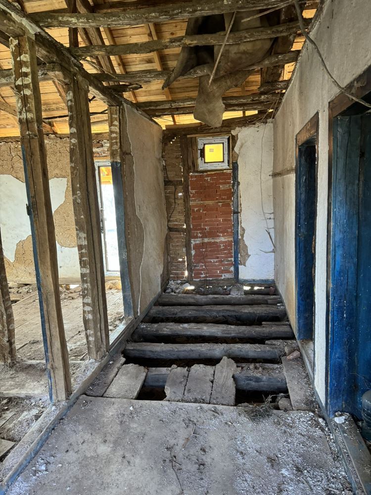 Очарователна едноетажна къща в подножието на Странджа планина, село Визица