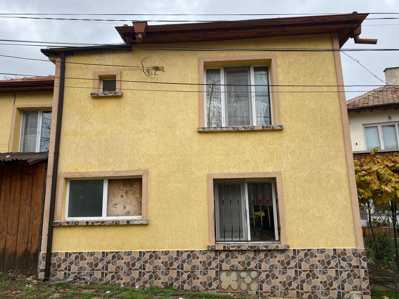 Двуетажна реновирана къща в град Малко Търново