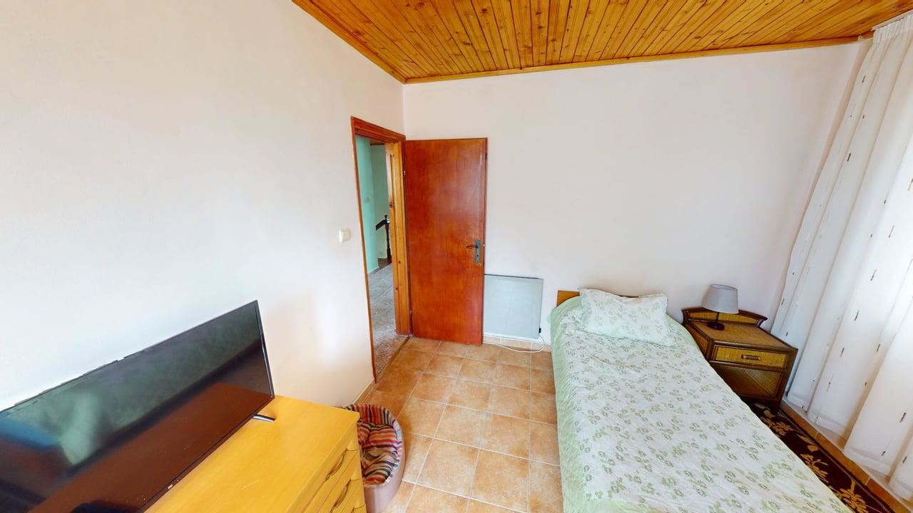 Двуетажна къща в село Порой - спокойствие, простор и уют близо до морето