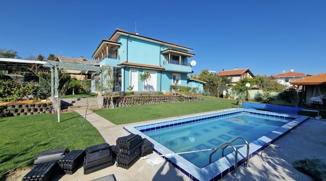 Модерна самостоятелна къща с морска панорама и отопляем басейн в Червенка, Черноморец