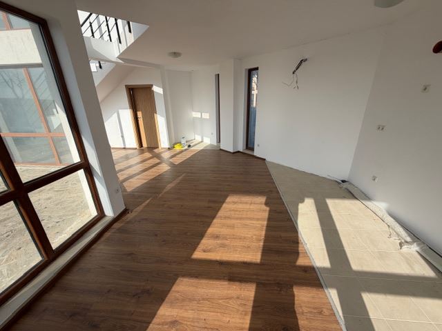 Луксозна двуетажна къща с гледка към морето в Ахелой