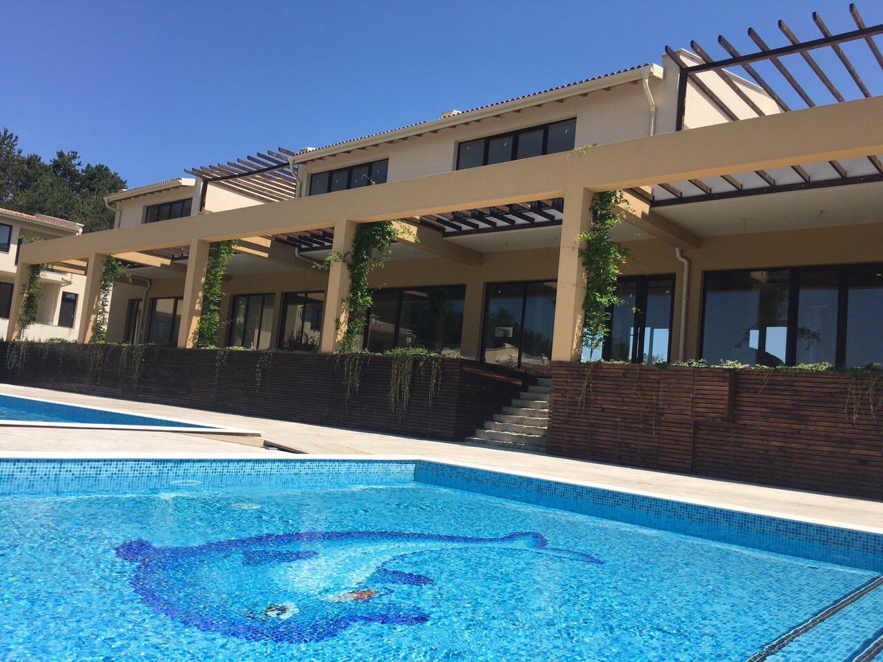 Къща на първа линия море в охраняем комплекс