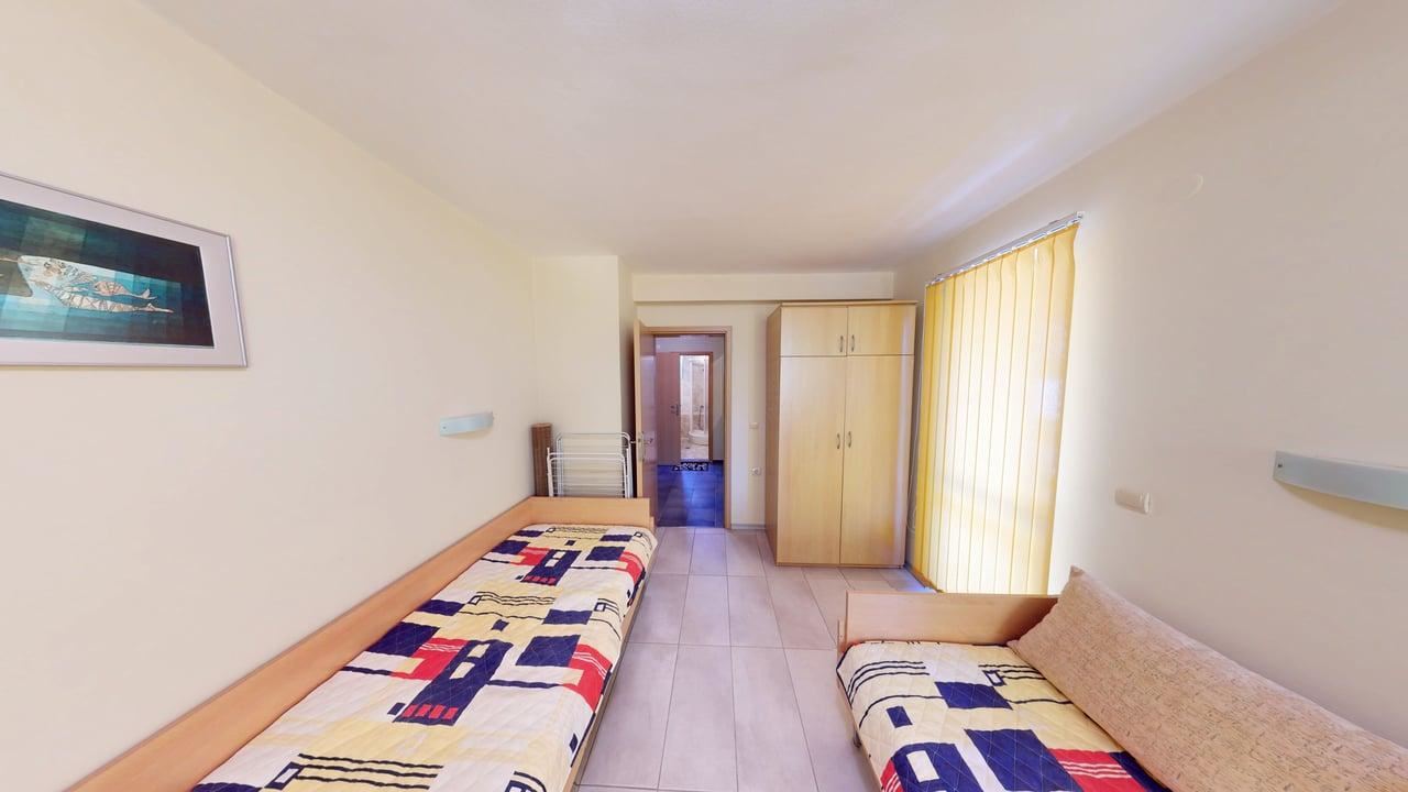 Панорамна четириетажна къща с 8 спални и морска гледка в к.к. Слънчев бряг – без такса поддръжка