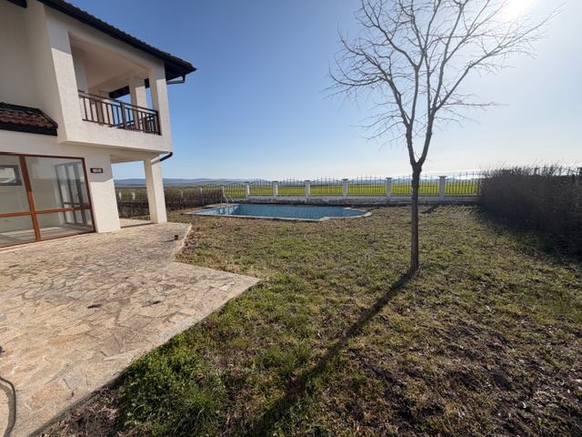 Луксозна двуетажна къща с гледка към морето в Ахелой