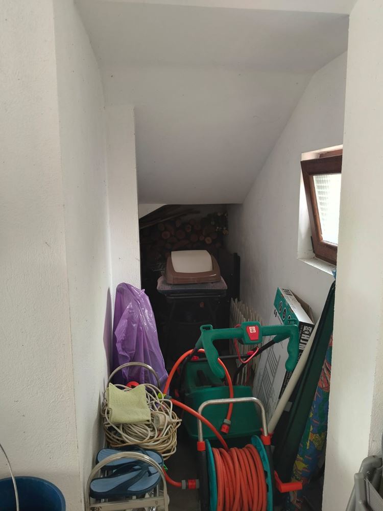 Просторна триетажна еднофамилна къща в центъра на Равда – комфорт, престиж и пълна самостоятелност