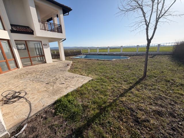 Луксозна двуетажна къща с гледка към морето в Ахелой