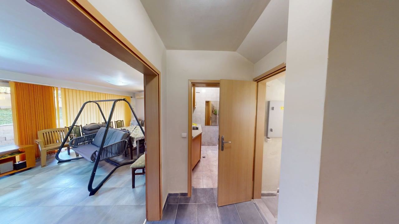 Панорамна четириетажна къща с 8 спални и морска гледка в к.к. Слънчев бряг – без такса поддръжка