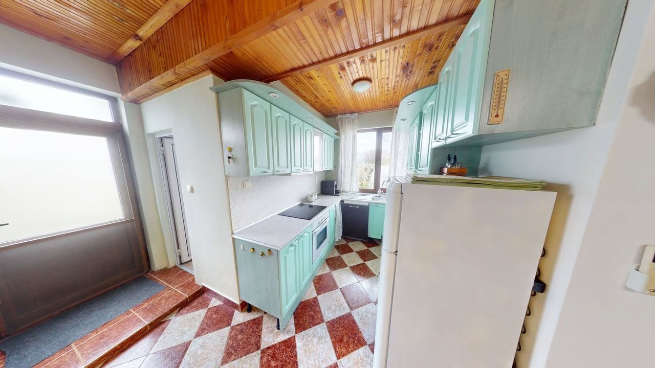 Двуетажна къща в село Порой - спокойствие, простор и уют близо до морето