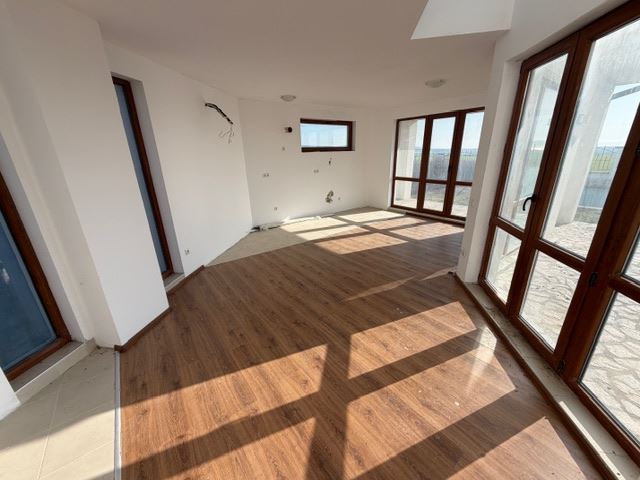 Луксозна двуетажна къща с гледка към морето в Ахелой