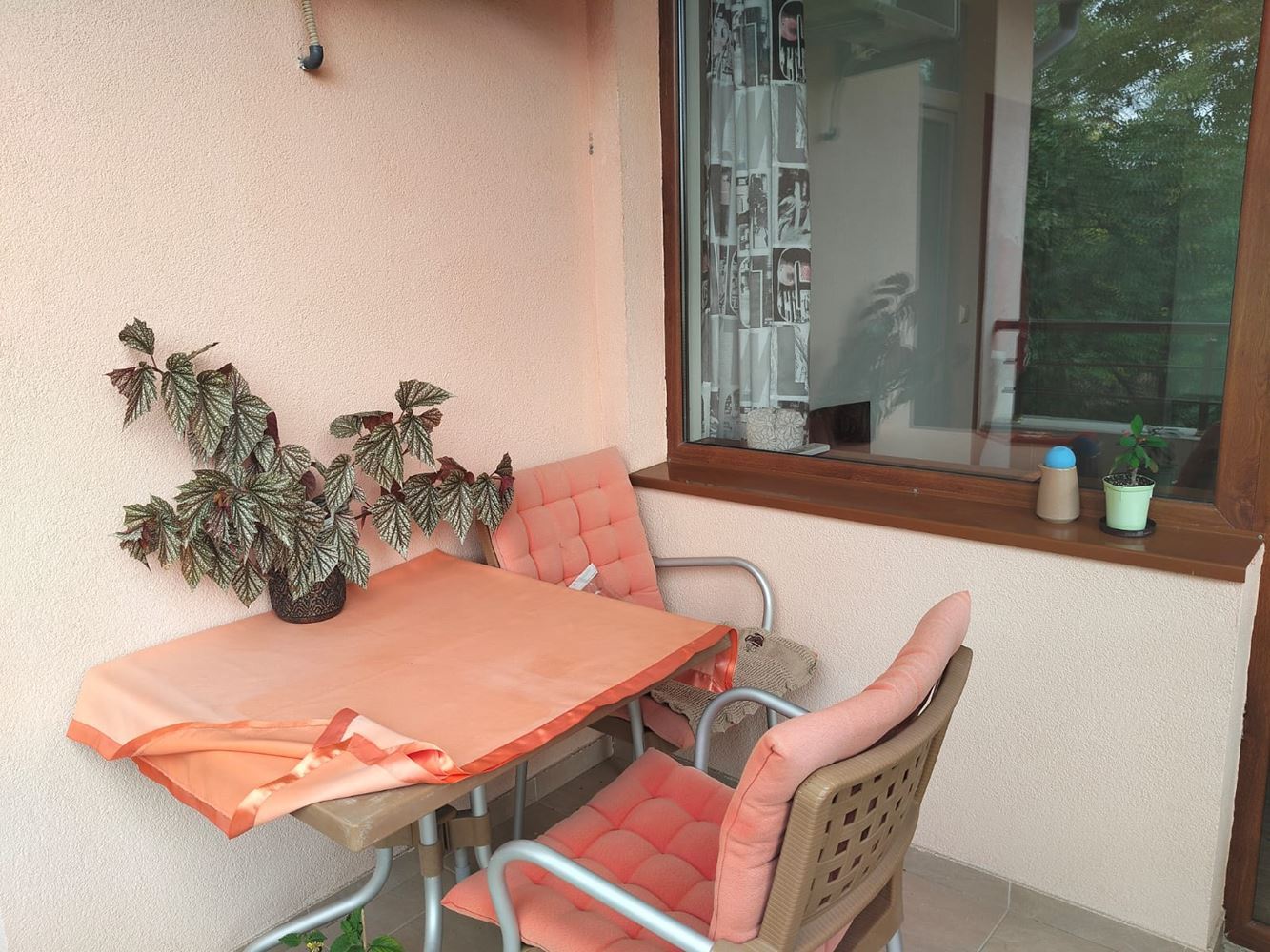 Просторна триетажна еднофамилна къща в центъра на Равда – комфорт, престиж и пълна самостоятелност