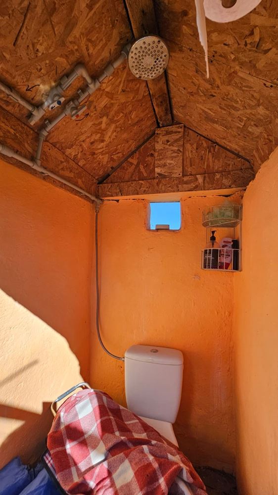 Отлична едноетажна къща с басейн и просторен двор в село Дюлево