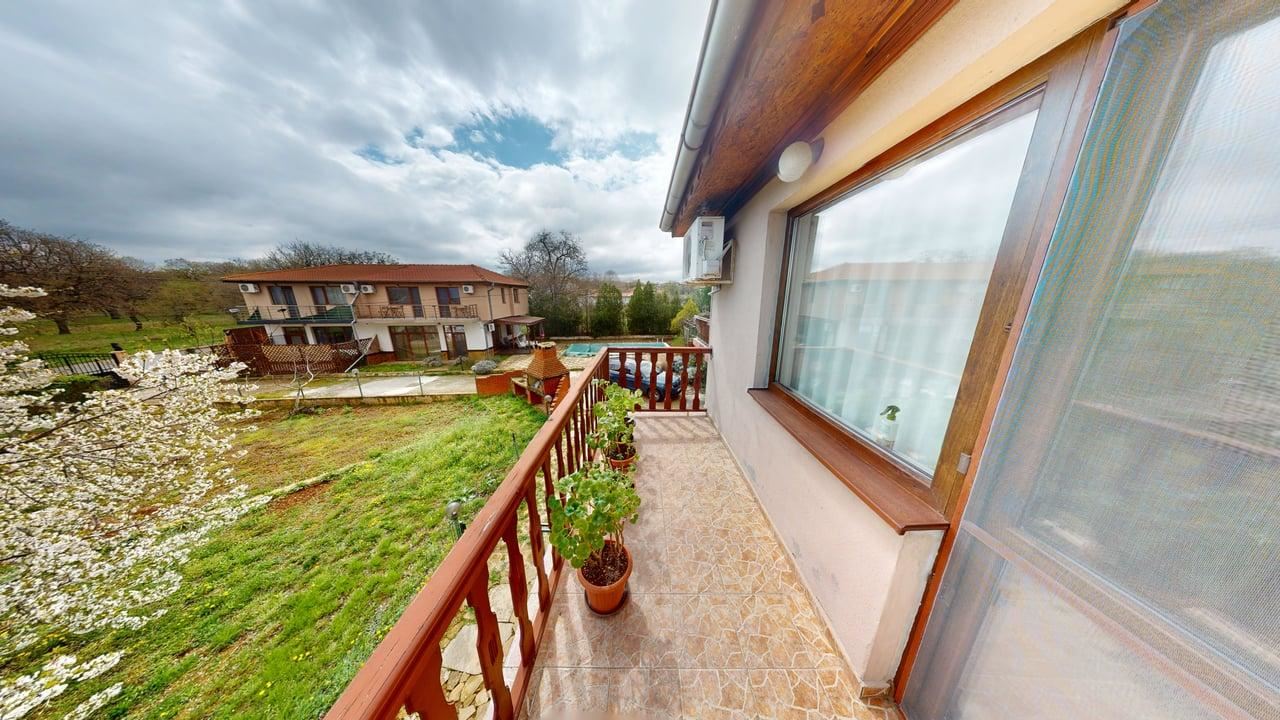 Двуетажна къща в село Порой - спокойствие, простор и уют близо до морето