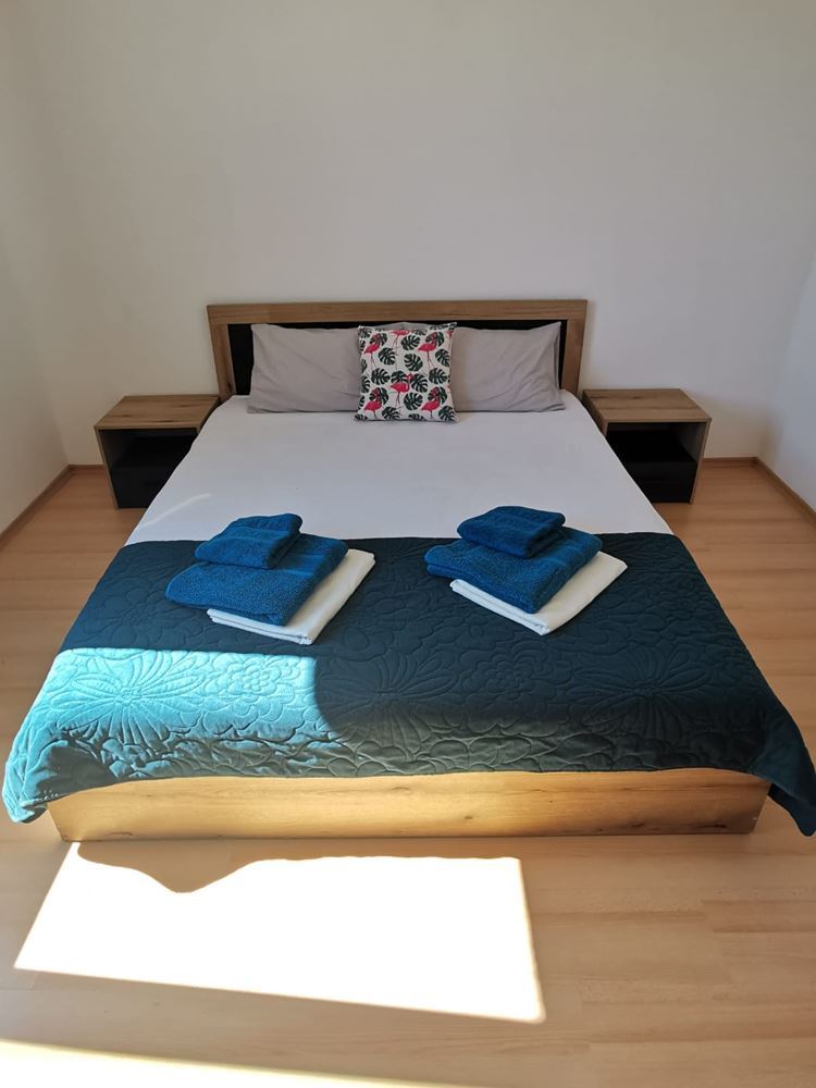 Просторна едноетажна къща с панорамни гледки в екокомплекс на Стара планина