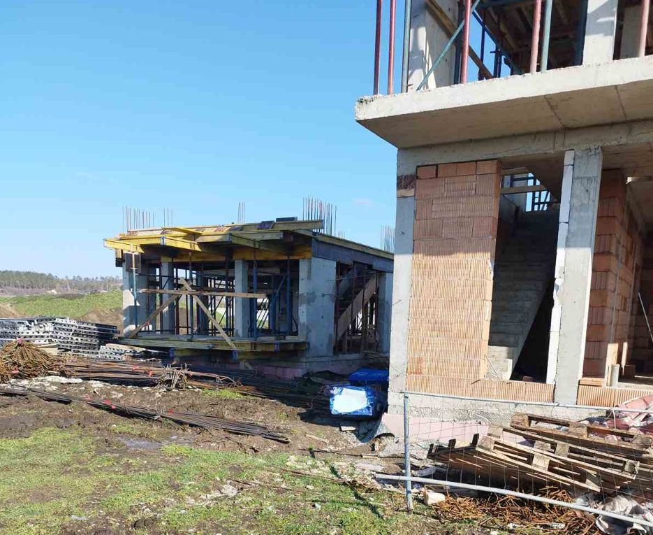 Модерна къща с пет стаи и 400 м² двор, без такса поддръжка във Ветрен, Бургас