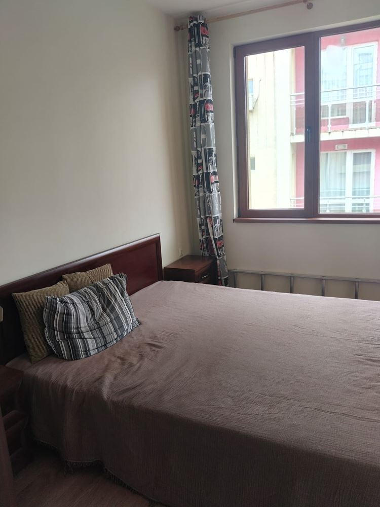 Просторна триетажна еднофамилна къща в центъра на Равда – комфорт, престиж и пълна самостоятелност