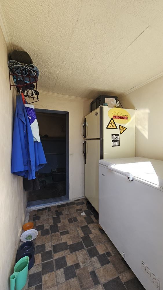 Отлична едноетажна къща с басейн и просторен двор в село Дюлево