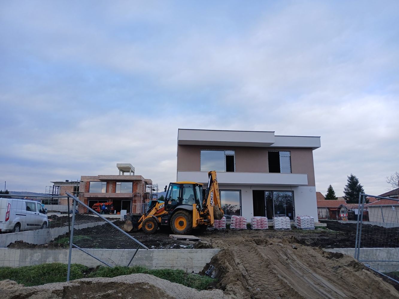Модерна къща с пет стаи и 400 м² двор, без такса поддръжка във Ветрен, Бургас