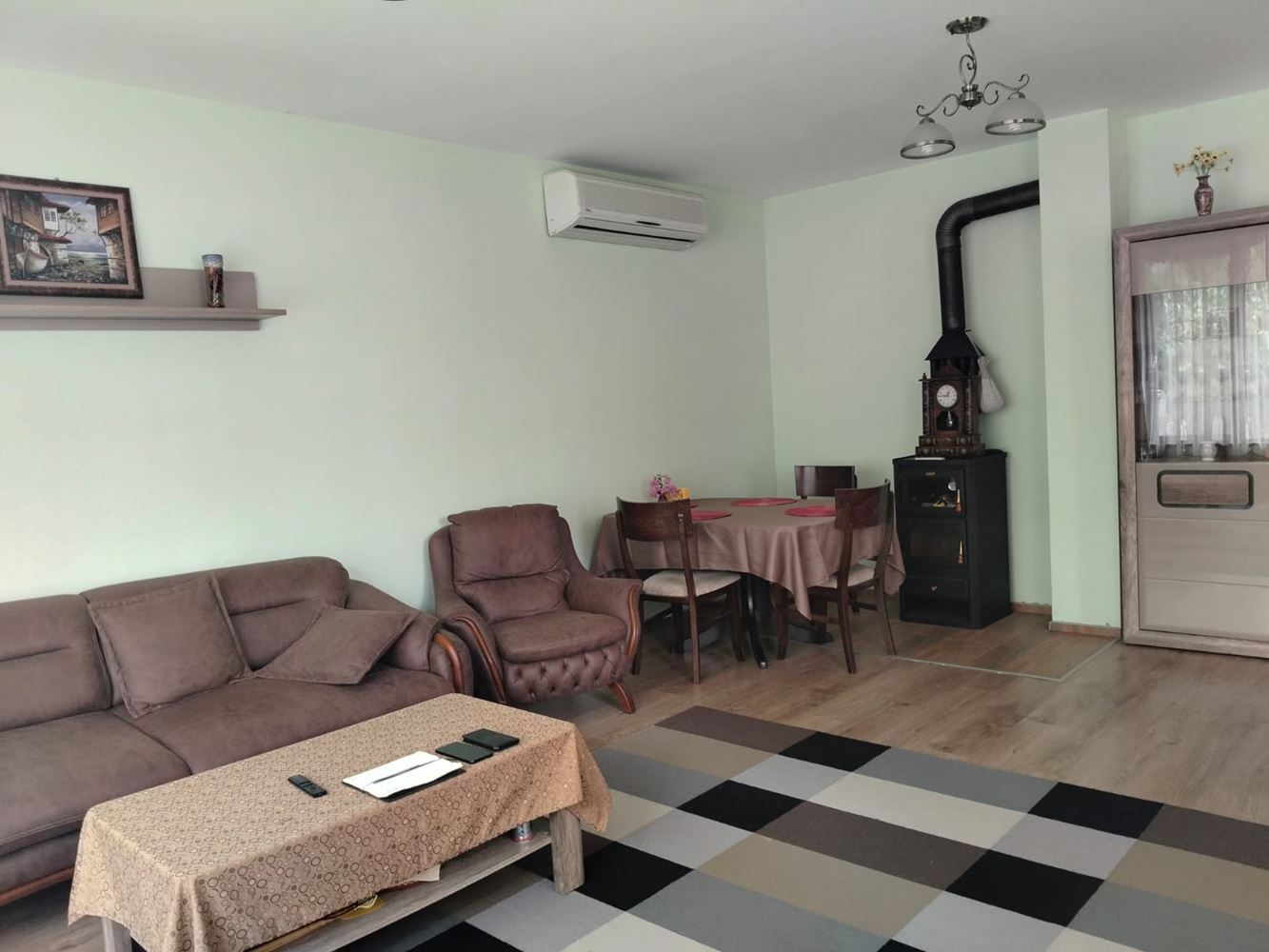 Просторна триетажна еднофамилна къща в центъра на Равда – комфорт, престиж и пълна самостоятелност