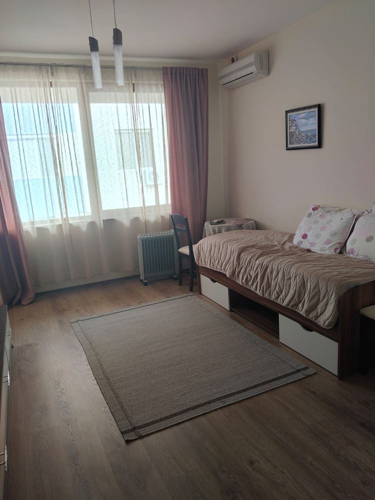 Просторна триетажна еднофамилна къща в центъра на Равда – комфорт, престиж и пълна самостоятелност