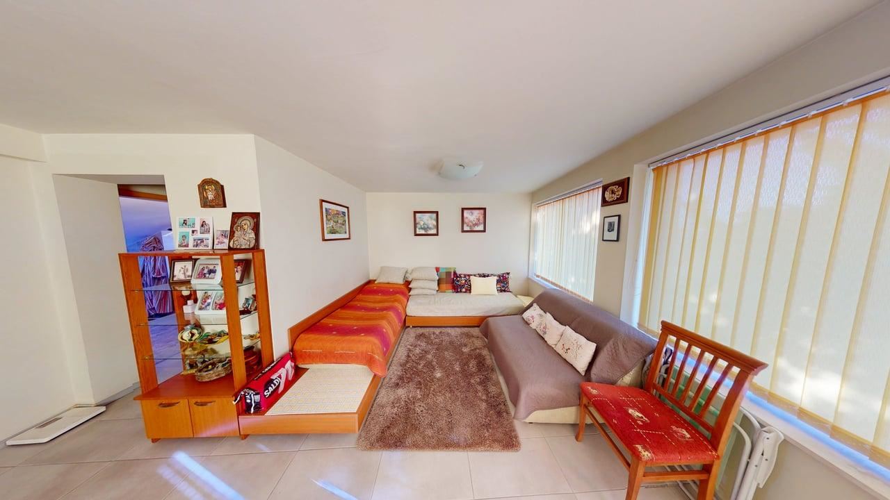 Панорамна четириетажна къща с 8 спални и морска гледка в к.к. Слънчев бряг – без такса поддръжка