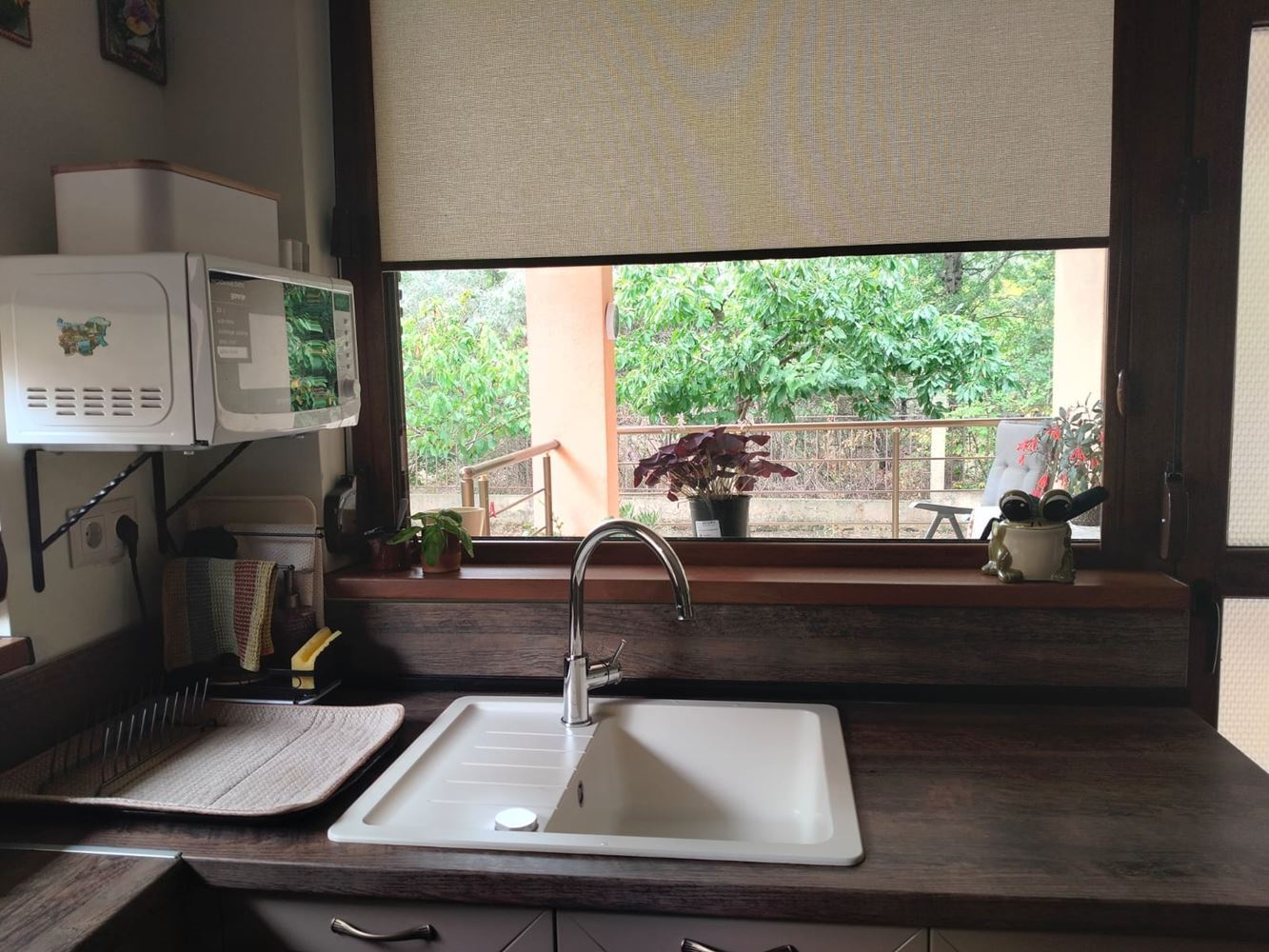 Просторна триетажна еднофамилна къща в центъра на Равда – комфорт, престиж и пълна самостоятелност