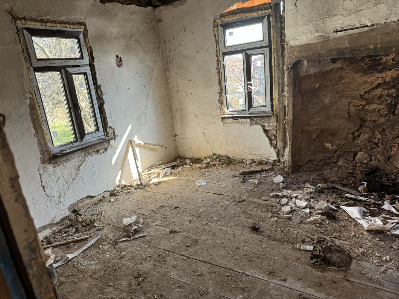 Очарователна едноетажна къща в подножието на Странджа планина, село Визица