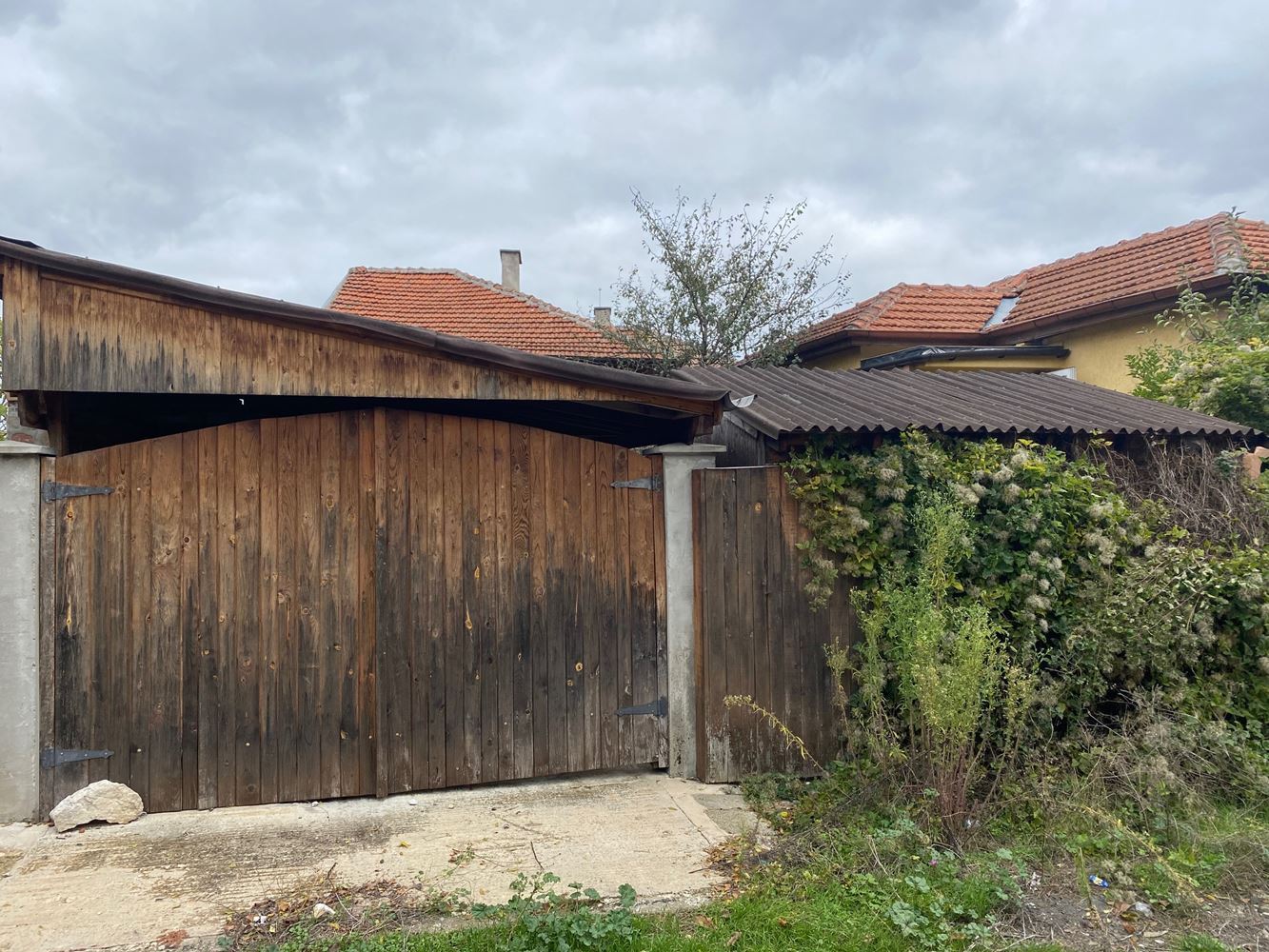 Двуетажна реновирана къща в град Малко Търново