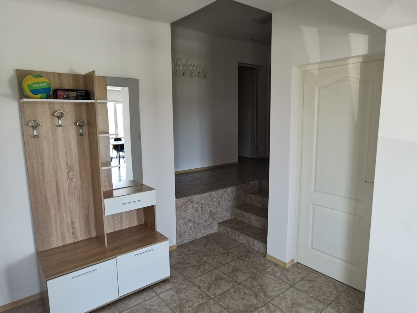 Просторна едноетажна къща с панорамни гледки в екокомплекс на Стара планина