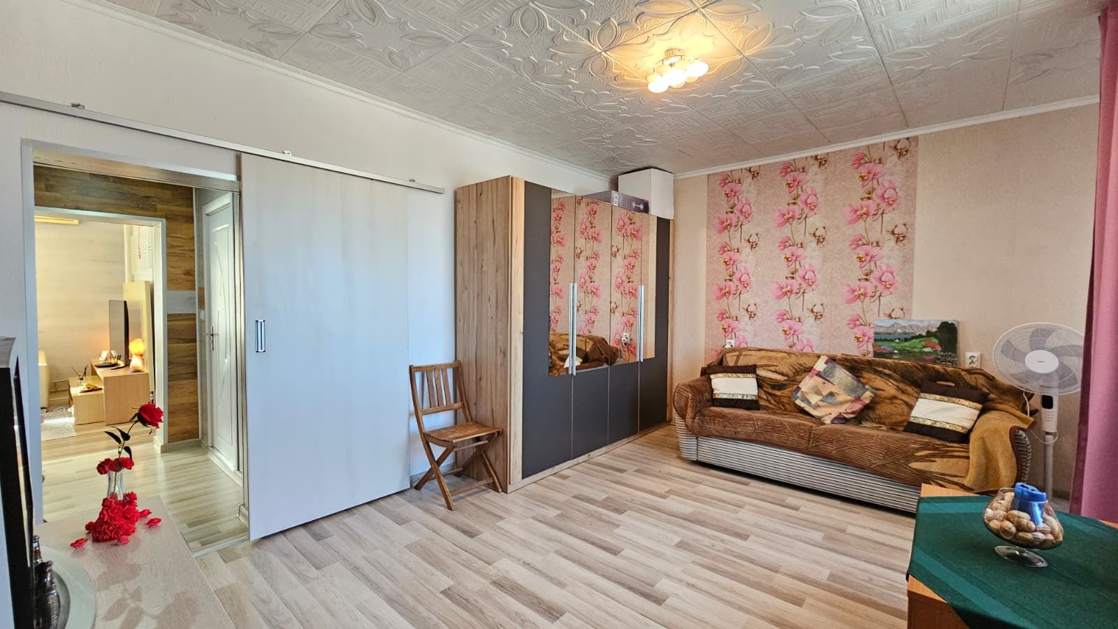 Отлична едноетажна къща с басейн и просторен двор в село Дюлево