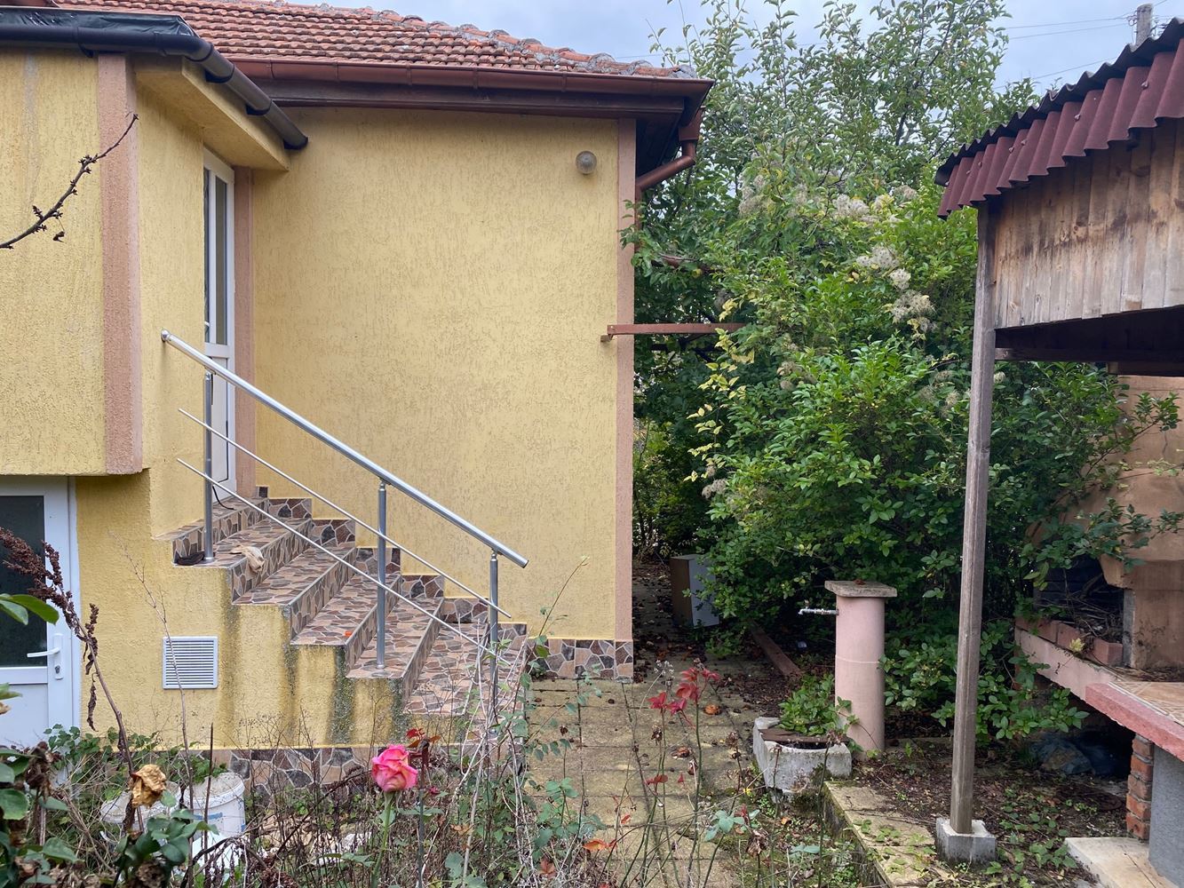 Двуетажна реновирана къща в град Малко Търново