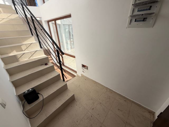 Луксозна двуетажна къща с гледка към морето в Ахелой