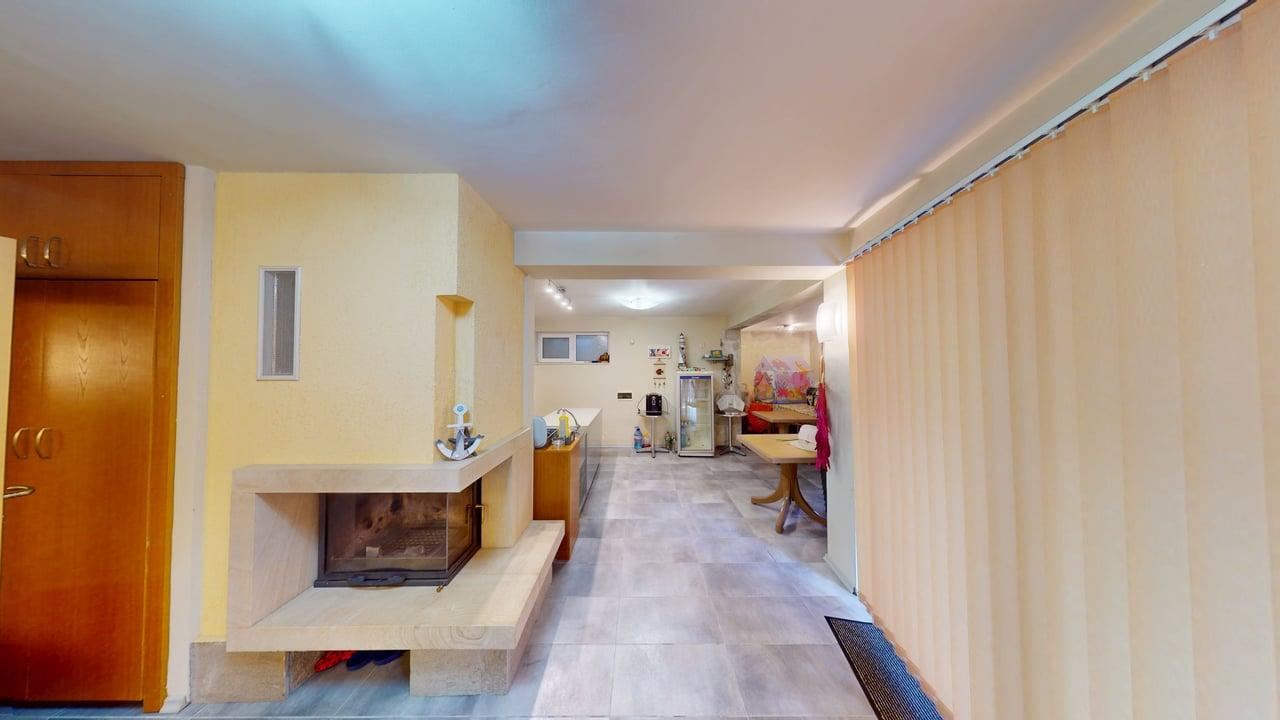 Панорамна четириетажна къща с 8 спални и морска гледка в к.к. Слънчев бряг – без такса поддръжка