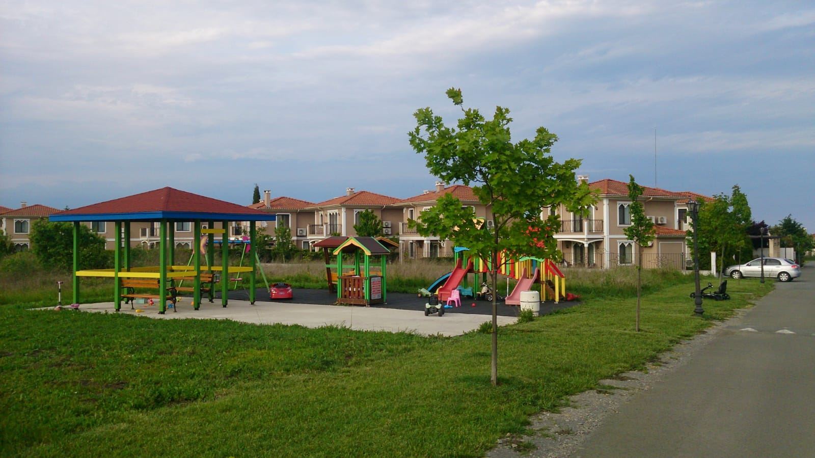 Луксозна двуетажна къща в престижен комплекс в Поморие