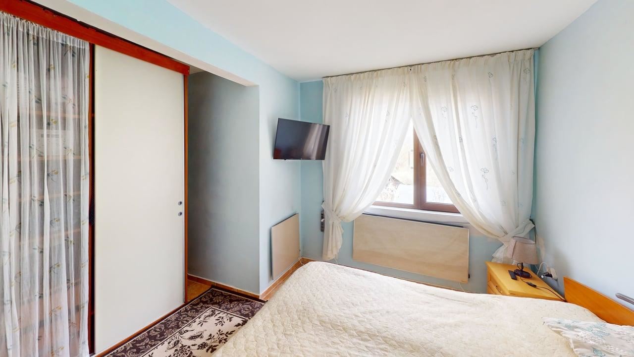 Двуетажна къща в село Порой - спокойствие, простор и уют близо до морето