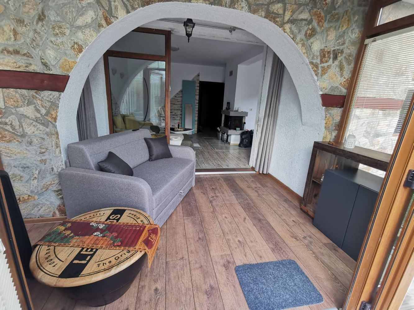 Двуетажна самостоятелна къща в с. Горица – напълно обновен дом с двор и прекрасна веранда