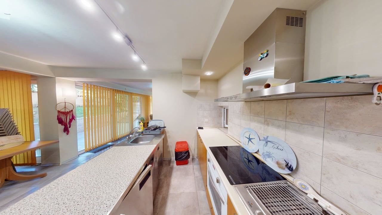 Панорамна четириетажна къща с 8 спални и морска гледка в к.к. Слънчев бряг – без такса поддръжка