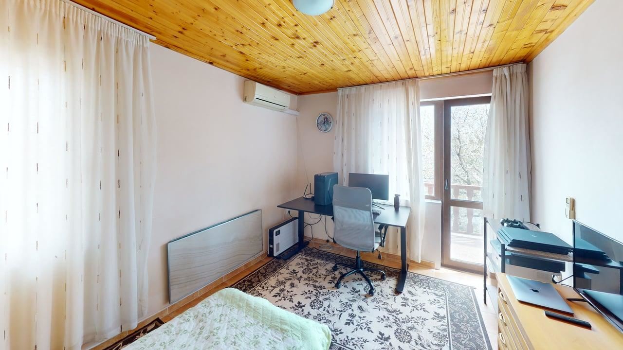 Двуетажна къща в село Порой - спокойствие, простор и уют близо до морето