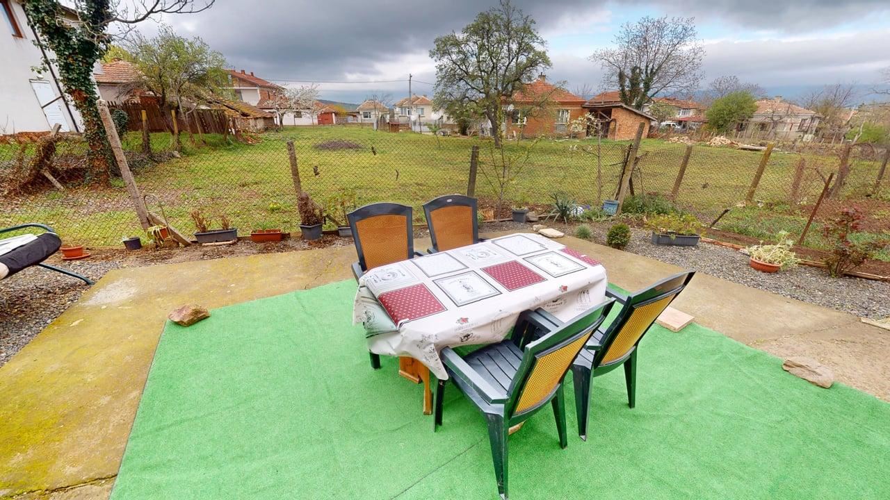 Двуетажна къща в село Порой - спокойствие, простор и уют близо до морето