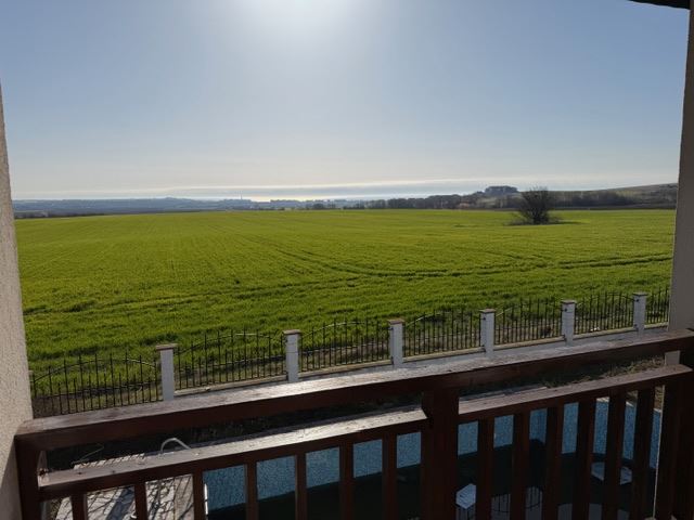 Луксозна двуетажна къща с гледка към морето в Ахелой