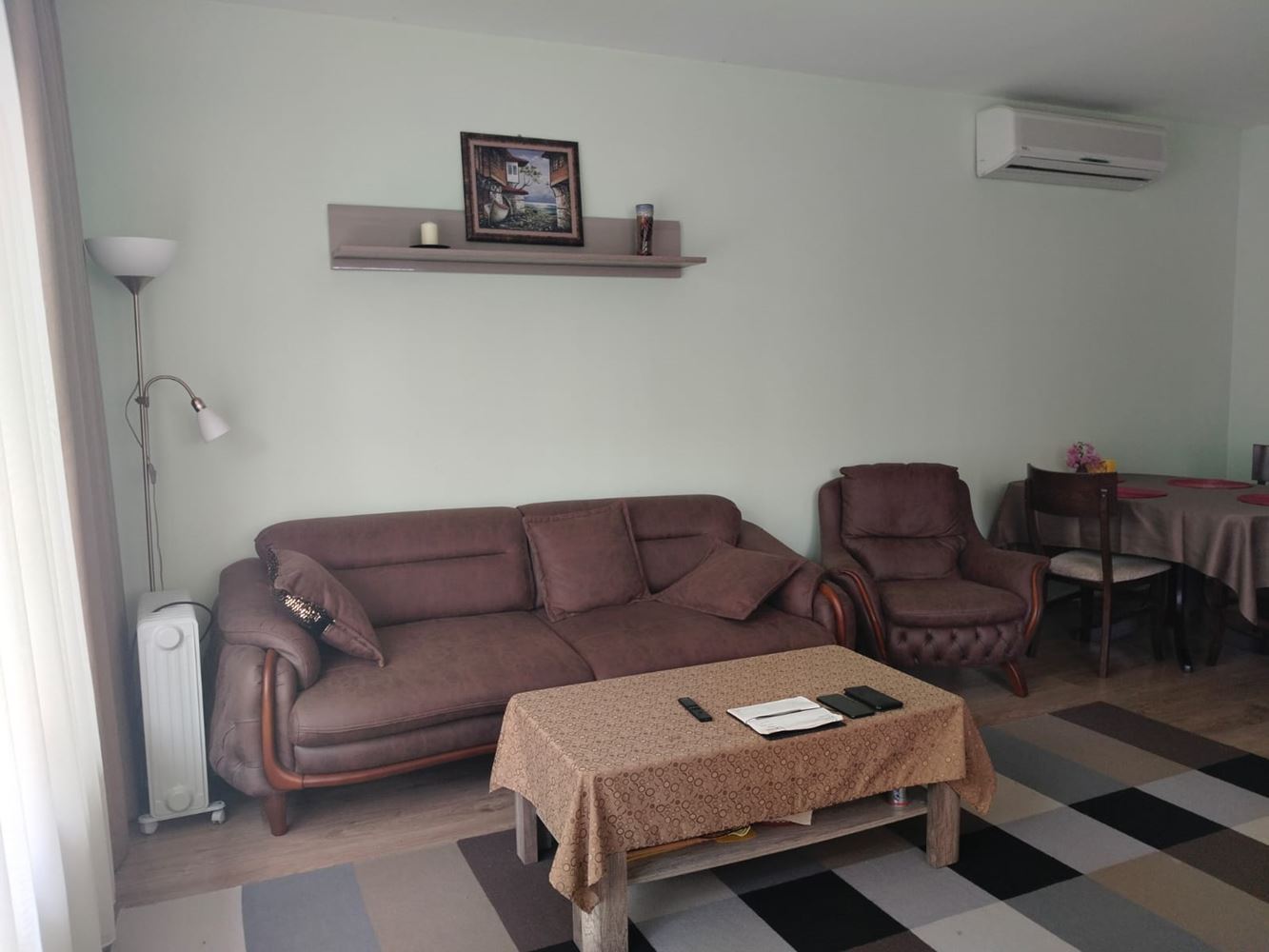 Просторна триетажна еднофамилна къща в центъра на Равда – комфорт, престиж и пълна самостоятелност