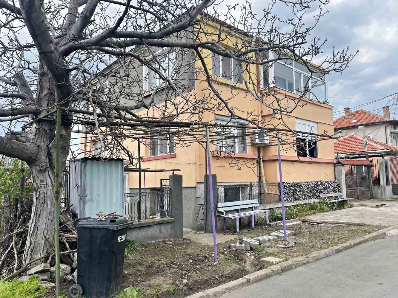 Самостоятелна част от къща с двор в Бургас – Банево, простор, функционалност и отлична локация до минералните бани