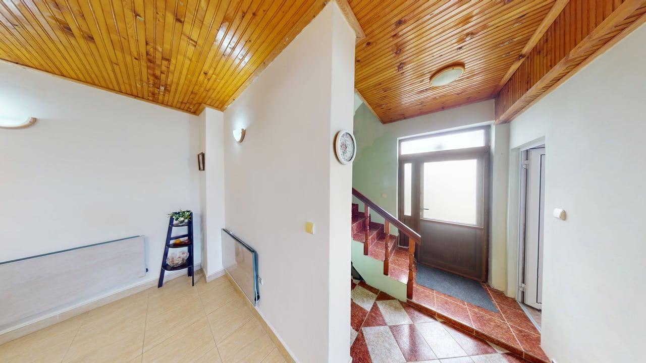 Двуетажна къща в село Порой - спокойствие, простор и уют близо до морето