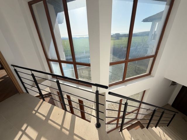 Луксозна двуетажна къща с гледка към морето в Ахелой