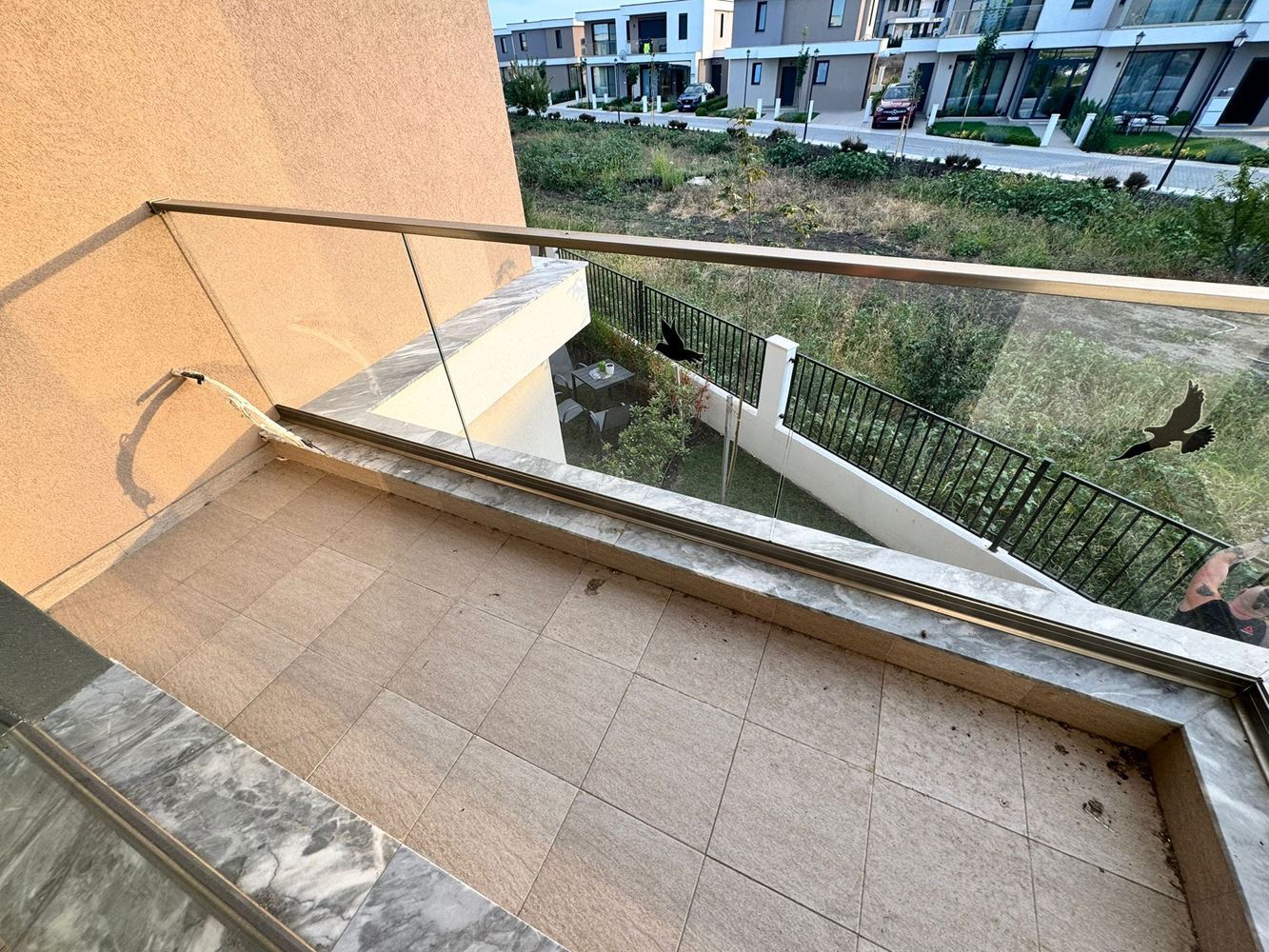 Модерна двуетажна къща с двор в луксозен комплекс между Поморие и Сарафово – стил, пространство и природа