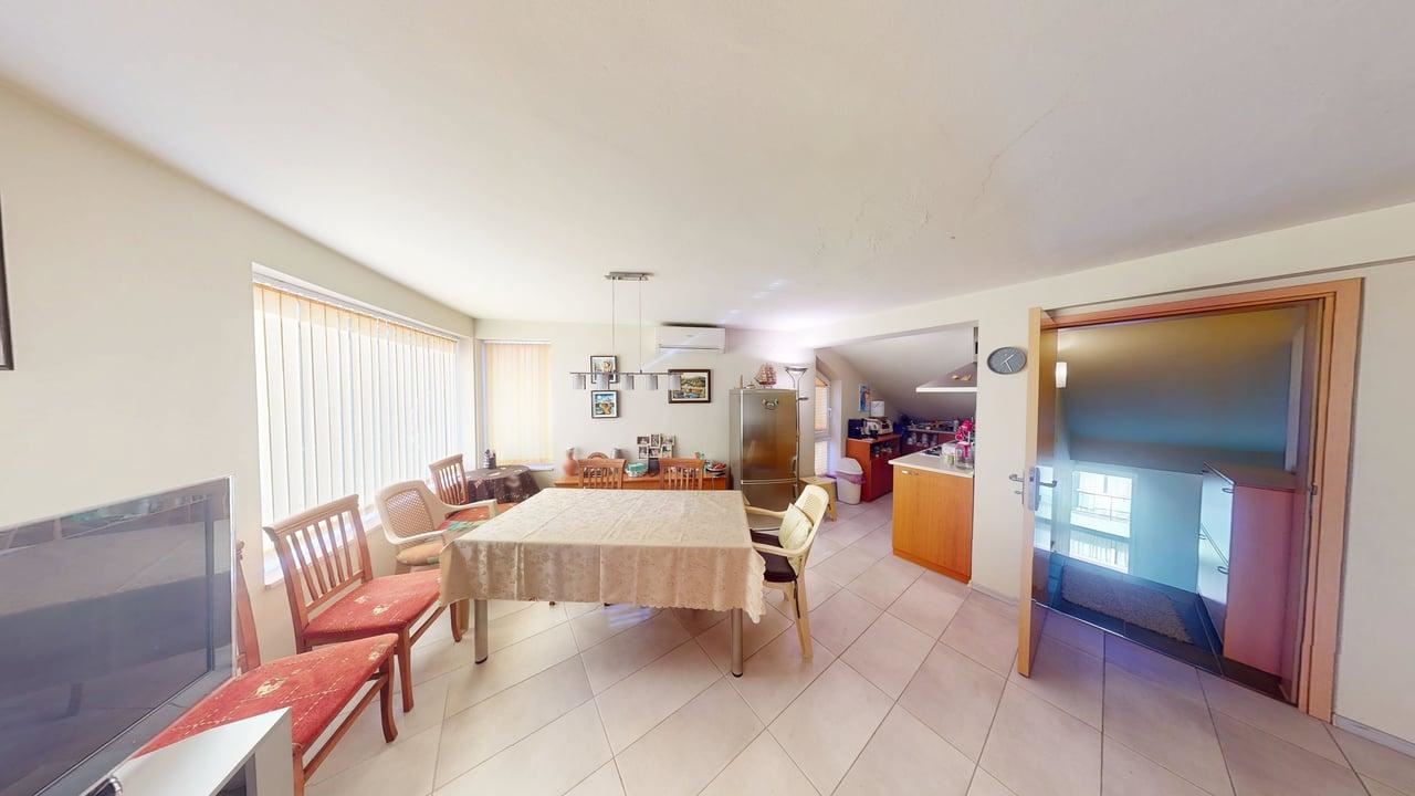 Панорамна четириетажна къща с 8 спални и морска гледка в к.к. Слънчев бряг – без такса поддръжка