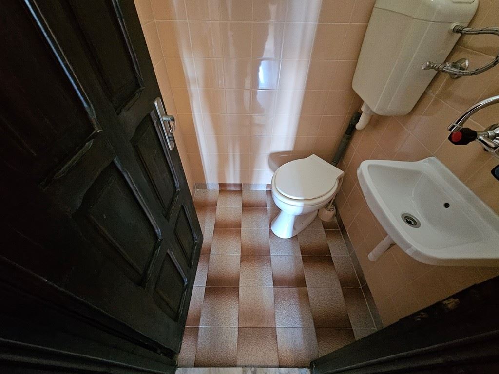 Просторна самостоятелна къща с панорамна гледка в Кошарица