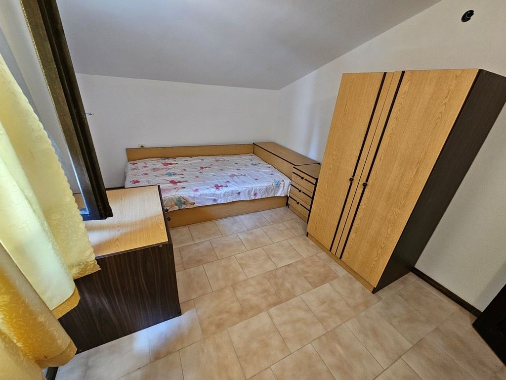 Просторна самостоятелна къща с панорамна гледка в Кошарица