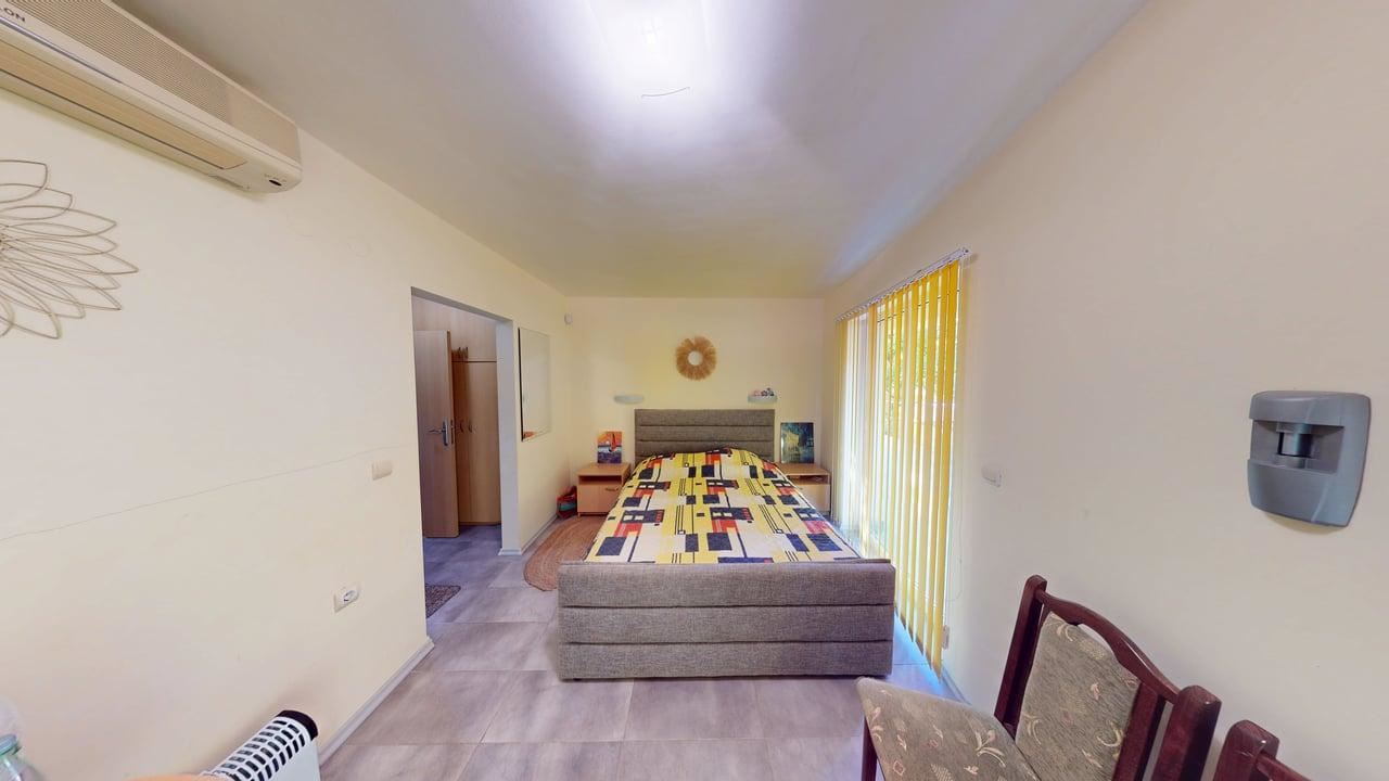 Панорамна четириетажна къща с 8 спални и морска гледка в к.к. Слънчев бряг – без такса поддръжка