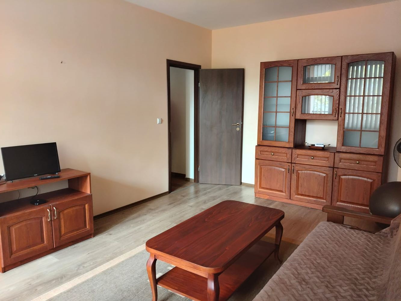 Просторна триетажна еднофамилна къща в центъра на Равда – комфорт, престиж и пълна самостоятелност